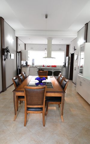 Casa de condomínio à venda com 470m², 4 quartos e 2 vagasCozinha