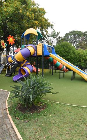 Casa de condomínio à venda com 470m², 4 quartos e 2 vagasÁrea comum - Playground