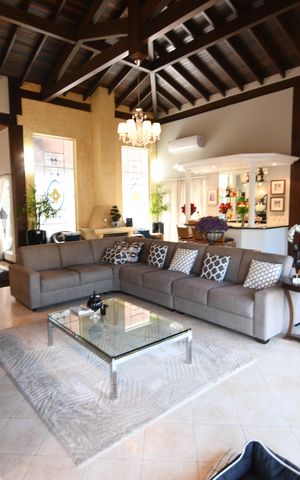 Casa de condomínio à venda com 470m², 4 quartos e 2 vagasSala