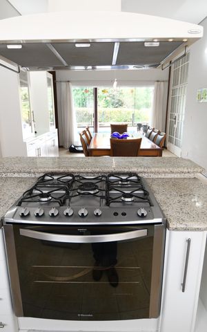Casa de condomínio à venda com 470m², 4 quartos e 2 vagasCozinha