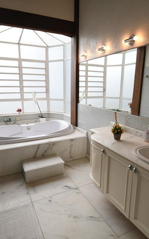Casa de condomínio à venda com 470m², 4 quartos e 2 vagasBanheiro 4 - Suíte