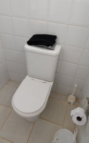 Casa de condomínio à venda com 470m², 4 quartos e 2 vagasBanheiro de serviço