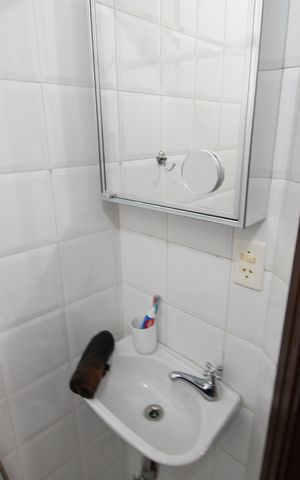 Casa de condomínio à venda com 470m², 4 quartos e 2 vagasBanheiro de serviço