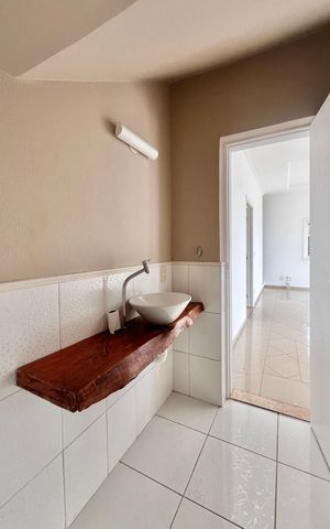 Casa de condomínio à venda com 356m², 4 quartos e 6 vagas Casa de condomínio à venda com 356m², 4 quartos e 6 vagasLavabo
