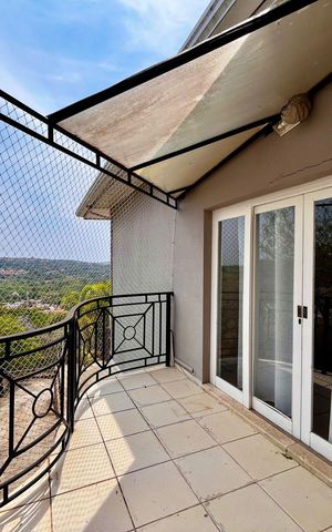 Casa de condomínio à venda com 356m², 4 quartos e 6 vagas Casa de condomínio à venda com 356m², 4 quartos e 6 vagasVista da Sacada