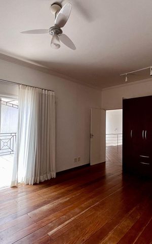 Casa de condomínio à venda com 356m², 4 quartos e 6 vagas Casa de condomínio à venda com 356m², 4 quartos e 6 vagasSuíte 2