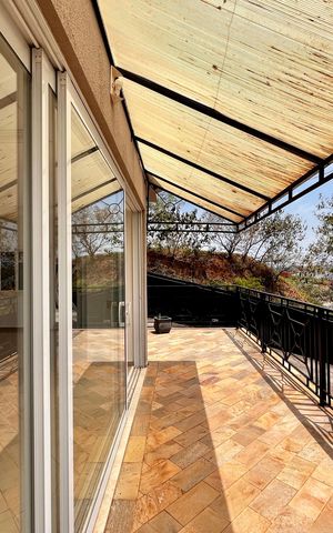 Casa de condomínio à venda com 356m², 4 quartos e 6 vagas Casa de condomínio à venda com 356m², 4 quartos e 6 vagasVista da Sala