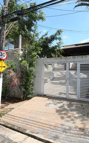 Casa para alugar com 650m², 5 quartos e 4 vagasFachada