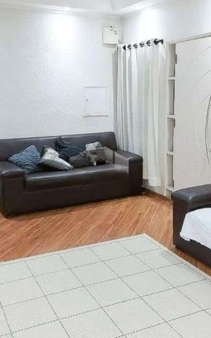Casa à venda com 200m², 2 quartos e 2 vagas Casa à venda com 200m², 2 quartos e 2 vagasSala