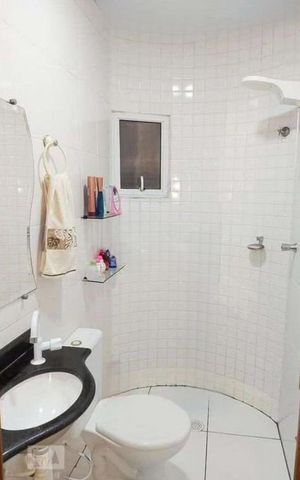 Casa à venda com 200m², 2 quartos e 2 vagas Casa à venda com 200m², 2 quartos e 2 vagasBanheiro
