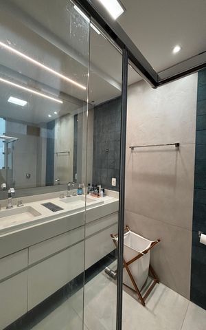 Apartamento à venda com 254m², 4 quartos e 1 vaga Apartamento à venda com 254m², 4 quartos e 1 vagaSuíte 2 - Banheiro