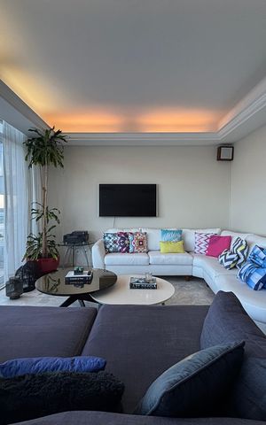 Apartamento à venda com 254m², 4 quartos e 1 vaga Apartamento à venda com 254m², 4 quartos e 1 vagaSala