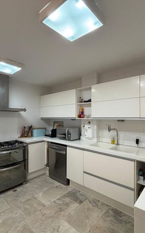 Apartamento à venda com 254m², 4 quartos e 1 vaga Apartamento à venda com 254m², 4 quartos e 1 vagaCozinha