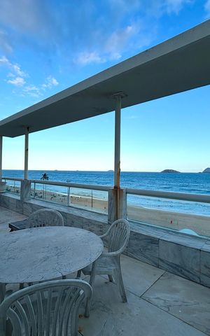Apartamento à venda com 254m², 4 quartos e 1 vaga Apartamento à venda com 254m², 4 quartos e 1 vagaVaranda
