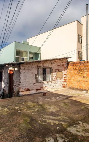 Casa à venda com 340m², 2 quartos e 1 vaga Casa à venda com 340m², 2 quartos e 1 vagaPátio