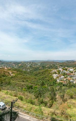Apartamento à venda com 220m², 4 quartos e 4 vagas Apartamento à venda com 220m², 4 quartos e 4 vagasVaranda