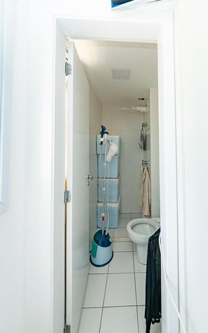 Apartamento à venda com 220m², 4 quartos e 4 vagas Apartamento à venda com 220m², 4 quartos e 4 vagasQuarto de Serviço
