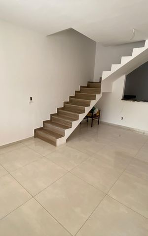 Casa à venda com 170m², 3 quartos e 1 vaga Casa à venda com 170m², 3 quartos e 1 vagaSala