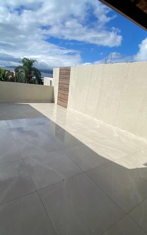 Casa à venda com 170m², 3 quartos e 1 vaga Casa à venda com 170m², 3 quartos e 1 vagaTerraço