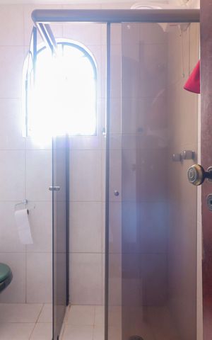 Casa à venda com 300m², 5 quartos e 3 vagas Casa à venda com 300m², 5 quartos e 3 vagasBanheiro