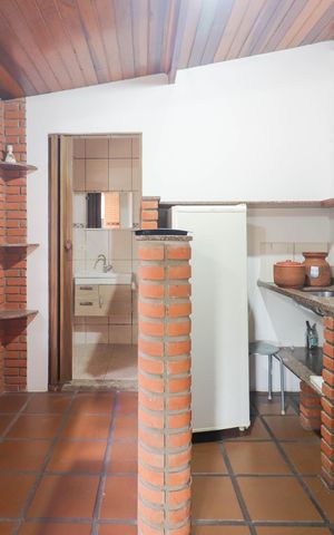 Casa à venda com 300m², 5 quartos e 3 vagas Casa à venda com 300m², 5 quartos e 3 vagasEdicula 02