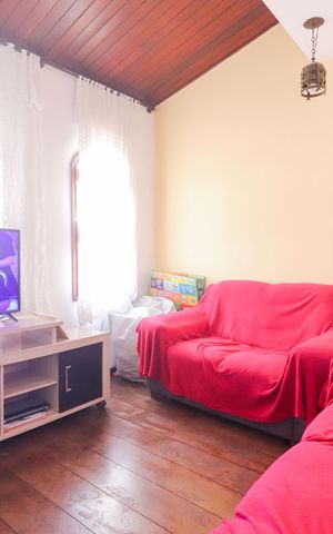 Casa à venda com 300m², 5 quartos e 3 vagas Casa à venda com 300m², 5 quartos e 3 vagasSala