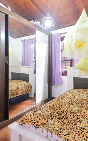 Casa à venda com 300m², 5 quartos e 3 vagas Casa à venda com 300m², 5 quartos e 3 vagasQuarto 3