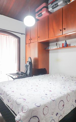 Casa à venda com 300m², 5 quartos e 3 vagas Casa à venda com 300m², 5 quartos e 3 vagasQuarto 4 - Suíte