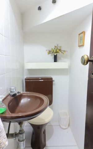 Casa à venda com 300m², 5 quartos e 3 vagas Casa à venda com 300m², 5 quartos e 3 vagasLavabo