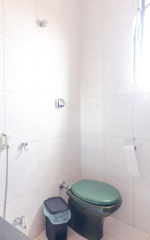 Casa à venda com 300m², 5 quartos e 3 vagas Casa à venda com 300m², 5 quartos e 3 vagasBanheiro Social