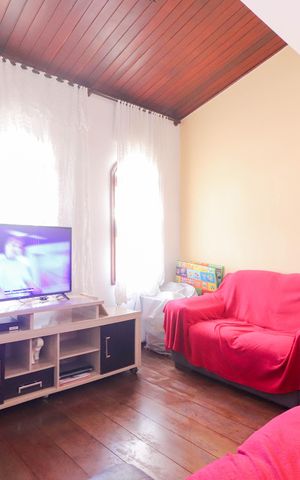 Casa à venda com 300m², 5 quartos e 3 vagas Casa à venda com 300m², 5 quartos e 3 vagasSala