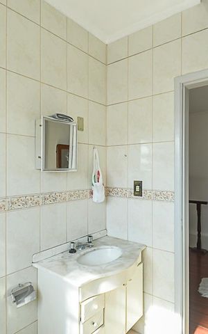 Casa à venda com 250m², 5 quartos e 2 vagas Casa à venda com 250m², 5 quartos e 2 vagasBanheiro 1
