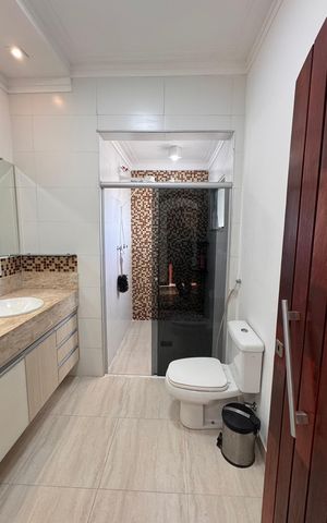Casa à venda com 270m², 3 quartos e 4 vagas Casa à venda com 270m², 3 quartos e 4 vagasBanheiro 2