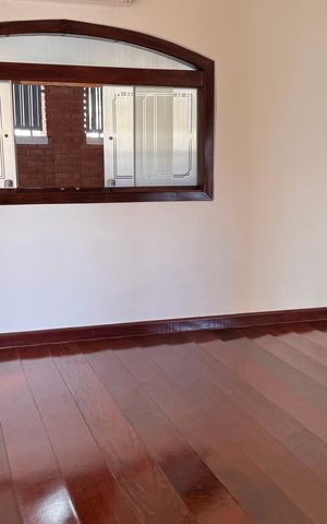 Casa à venda com 270m², 3 quartos e 4 vagas Casa à venda com 270m², 3 quartos e 4 vagasSala