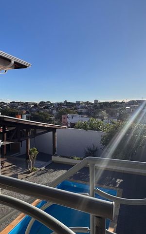 Casa à venda com 270m², 3 quartos e 4 vagas Casa à venda com 270m², 3 quartos e 4 vagasÁrea comum