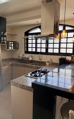 Casa à venda com 270m², 3 quartos e 4 vagas Casa à venda com 270m², 3 quartos e 4 vagasCozinha