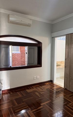 Casa à venda com 270m², 3 quartos e 4 vagas Casa à venda com 270m², 3 quartos e 4 vagasSala