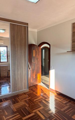 Casa à venda com 270m², 3 quartos e 4 vagas Casa à venda com 270m², 3 quartos e 4 vagasQuarto 2