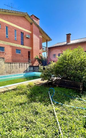 Casa à venda com 265m², 4 quartos e 2 vagas Casa à venda com 265m², 4 quartos e 2 vagasPátio com Piscina