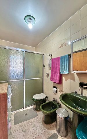 Casa à venda com 265m², 4 quartos e 2 vagas Casa à venda com 265m², 4 quartos e 2 vagasBanheiro Suíte