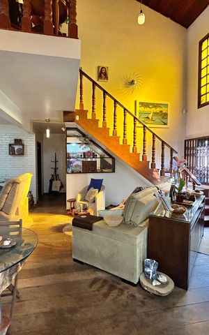 Casa à venda com 265m², 4 quartos e 2 vagas Casa à venda com 265m², 4 quartos e 2 vagasSala