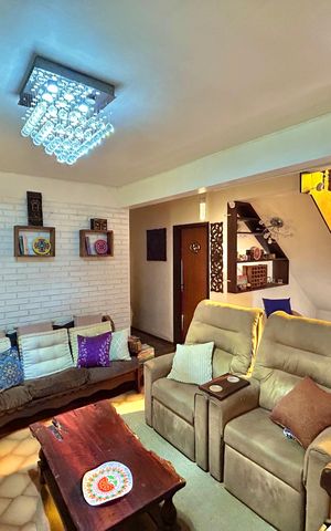 Casa à venda com 265m², 4 quartos e 2 vagas Casa à venda com 265m², 4 quartos e 2 vagasSala