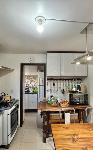 Casa à venda com 265m², 4 quartos e 2 vagas Casa à venda com 265m², 4 quartos e 2 vagasCozinha