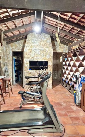 Casa à venda com 265m², 4 quartos e 2 vagas Casa à venda com 265m², 4 quartos e 2 vagasÁrea comum - Churrasqueira