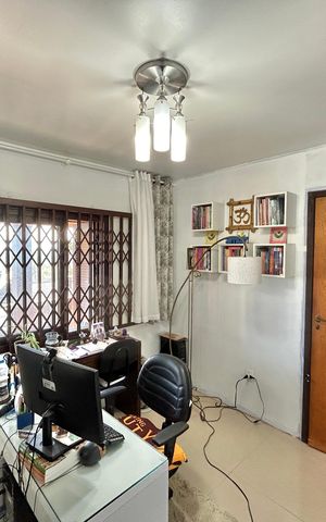 Casa à venda com 265m², 4 quartos e 2 vagas Casa à venda com 265m², 4 quartos e 2 vagasSuite 3