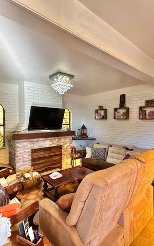 Casa à venda com 265m², 4 quartos e 2 vagas Casa à venda com 265m², 4 quartos e 2 vagasSala