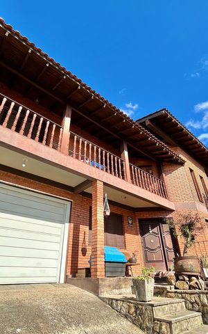 Casa à venda com 265m², 4 quartos e 2 vagas Casa à venda com 265m², 4 quartos e 2 vagasFachada