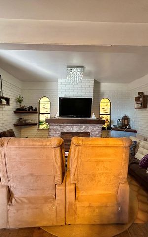 Casa à venda com 265m², 4 quartos e 2 vagas Casa à venda com 265m², 4 quartos e 2 vagasSala