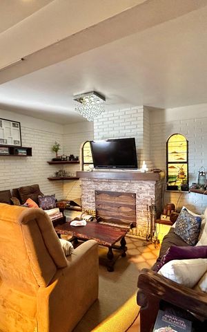 Casa à venda com 265m², 4 quartos e 2 vagas Casa à venda com 265m², 4 quartos e 2 vagasSala