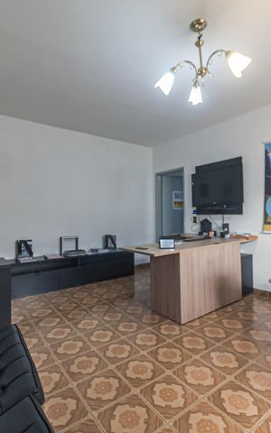 Casa à venda com 145m², 2 quartos e 8 vagasSala